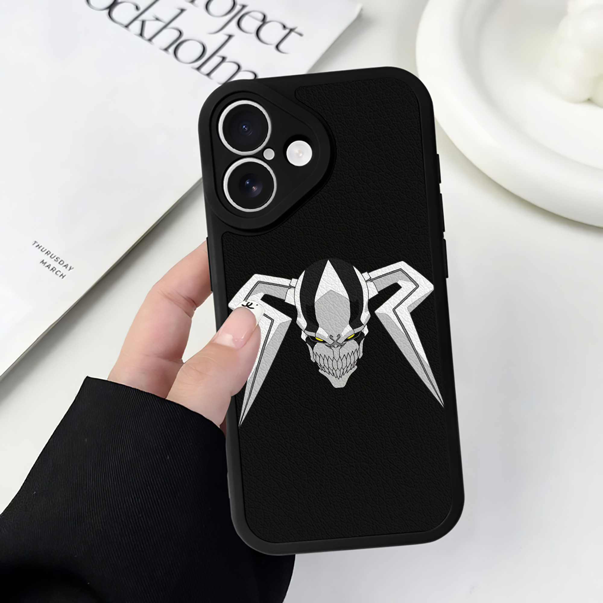 ブリーチ 黒崎一護（くろさき いちご）BLEACH Kurosaki Ichigo 【iPhone 16シリーズ対応】シリコンスマホケース（レザー調） 材質：シリコン